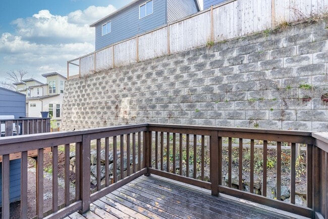 Building Photo - Newer 4 bed, 3.5 bath Townhome In Lynnwood...