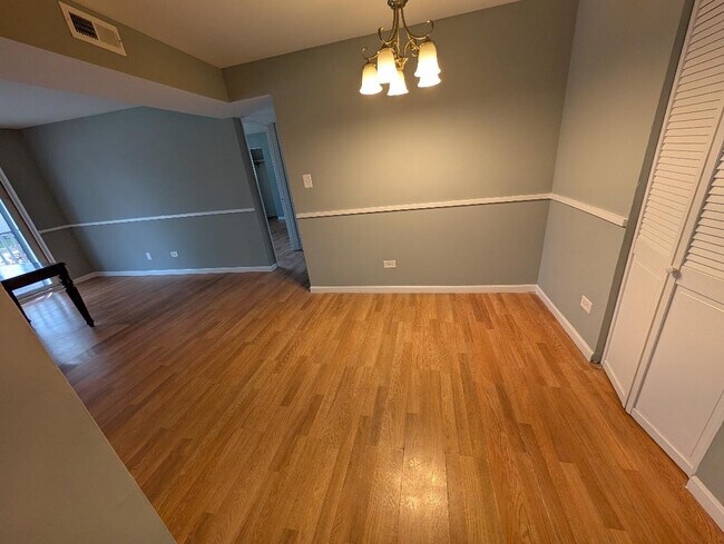 Building Photo - 5858 W 87th St