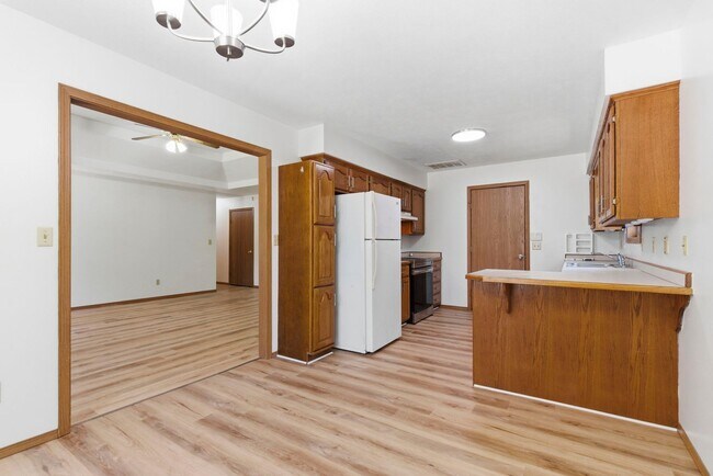 Building Photo - Nixa 3 bed 2 bath 2 car garage home!