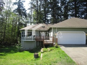Building Photo - Charming Condo with Bonus Room in Horseshoe Gardens