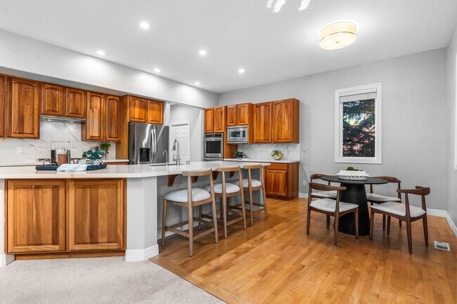 Building Photo - Luxury 4 bed 4 bath home in Lakemont, Bellevue