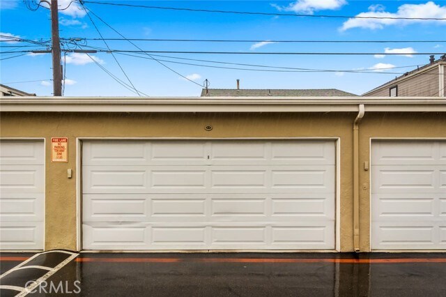 Building Photo - 1741 Tustin Ave