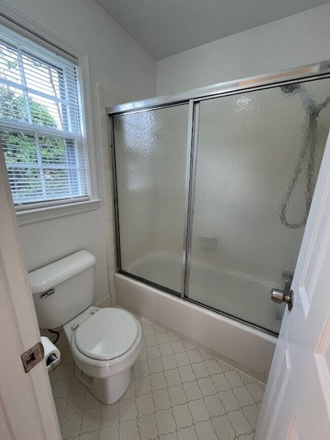 Building Photo - Recently updated 3 bedroom 2 bath home in King Grants