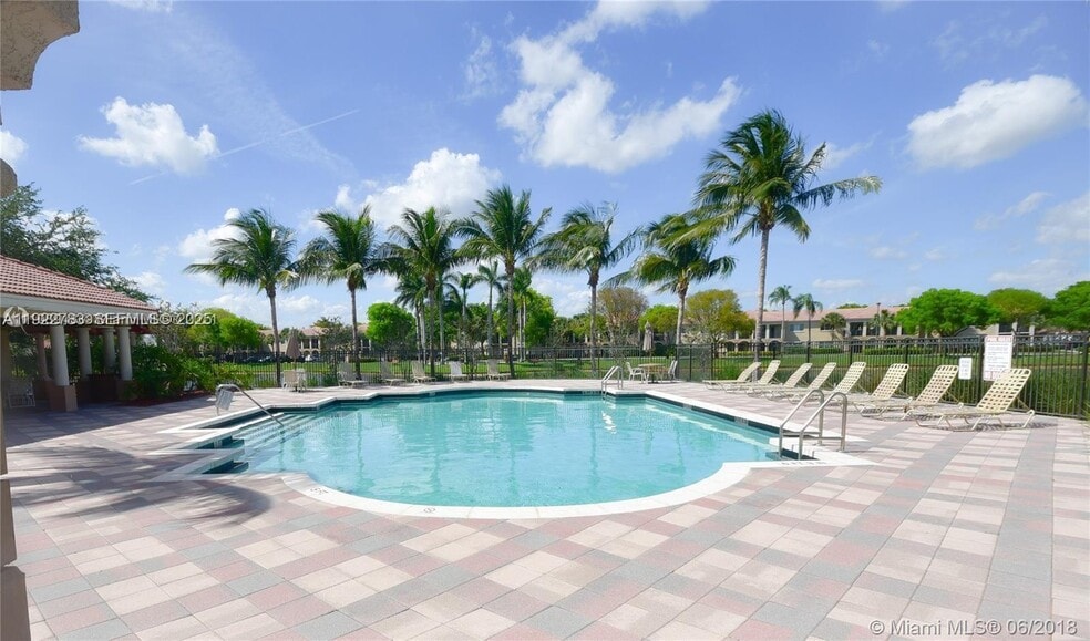 Building Photo - 2427 Centergate Dr