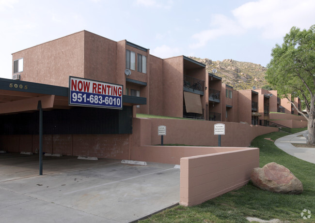 Primary Photo - Logan Pointe Apartments