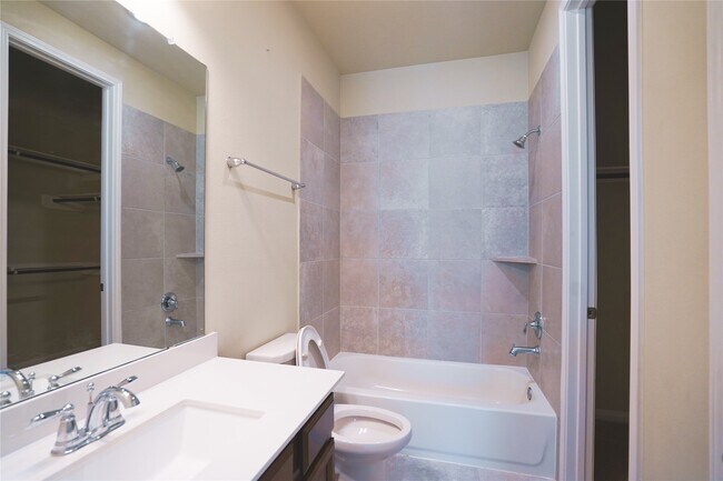 Building Photo - 29034 Canyon Oak Dr