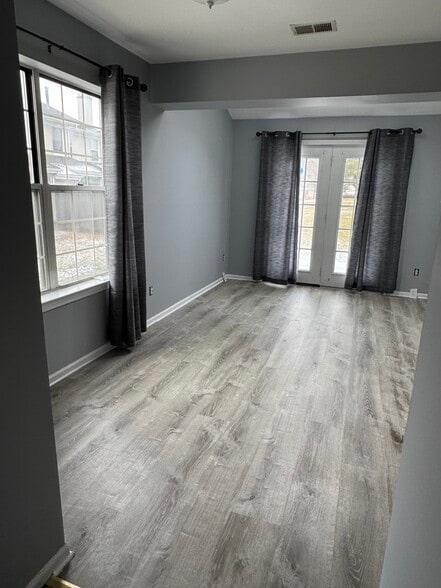 Building Photo - 180 Leedom Way