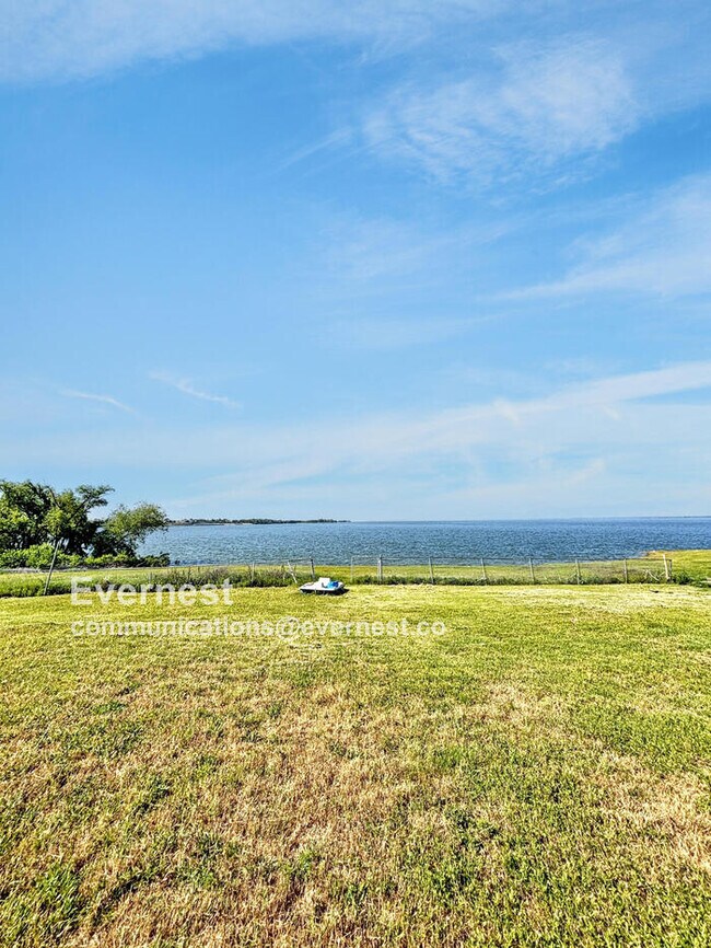 Building Photo - 11156 Windjammer Dr