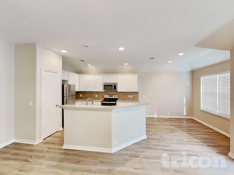Building Photo - 225 Bison Meadow Dr