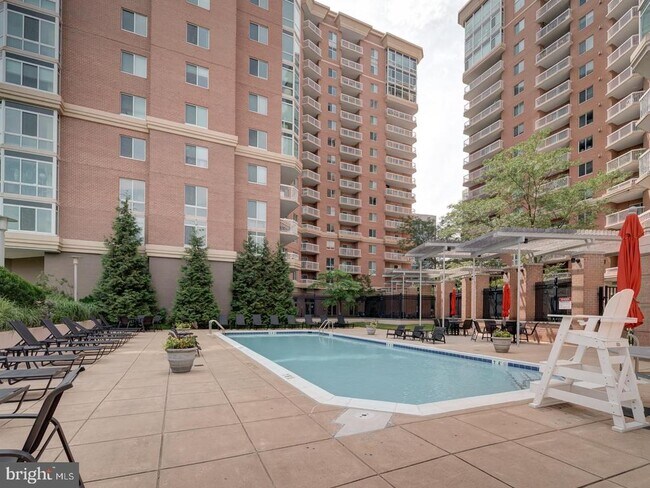 Building Photo - 3101 N Hampton Dr