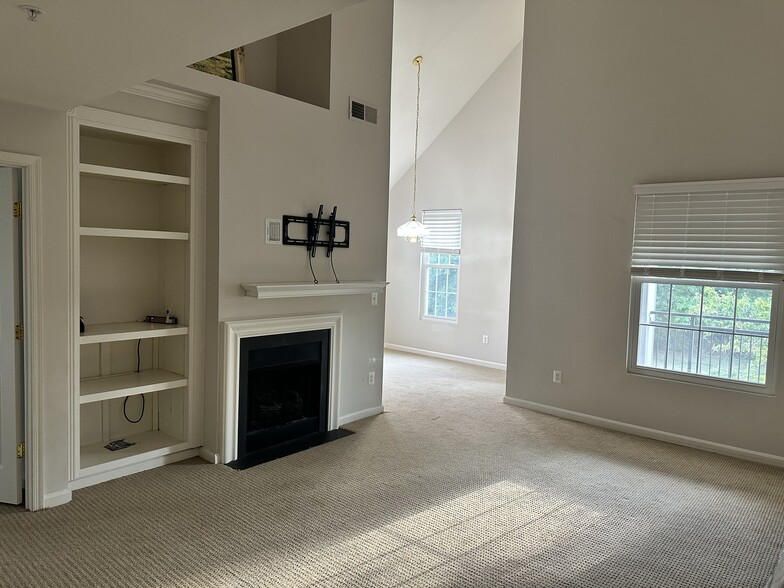 Building Photo - 20447 Chesapeake Sq
