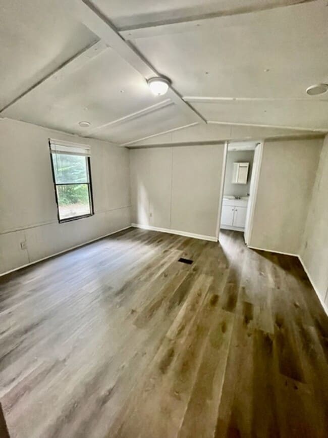 Building Photo - Newly Renovated 2 bedroom 2 bath Moble Hom...