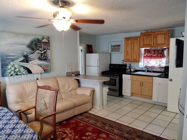 Building Photo - 613 El Prado