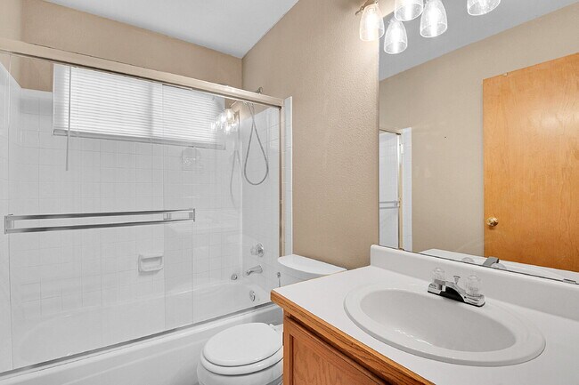Building Photo - $3,050.00, 4 bed, 3 bath, located in Auror...