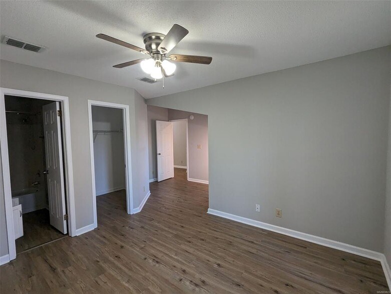 Building Photo - 6272 Bell Gables