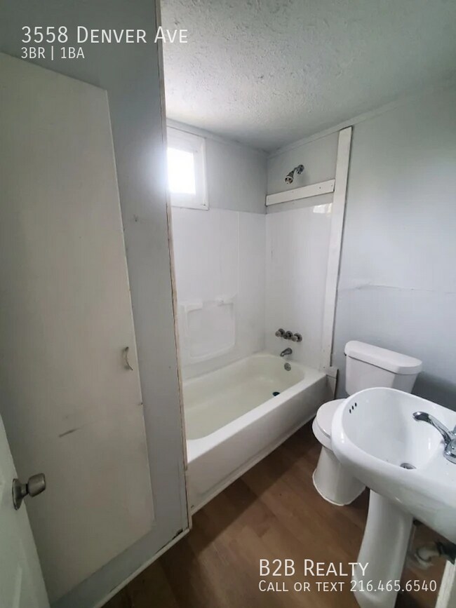 Building Photo - 3558 Denver Ave