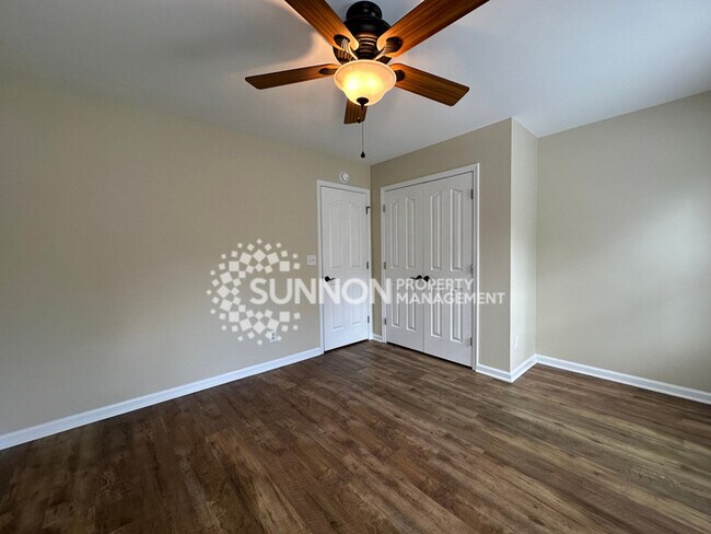 Building Photo - 4 Bedroom Home Near Birkdale Village