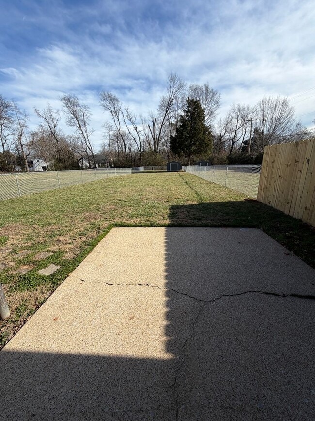 Building Photo - 2720 Debbie Dr