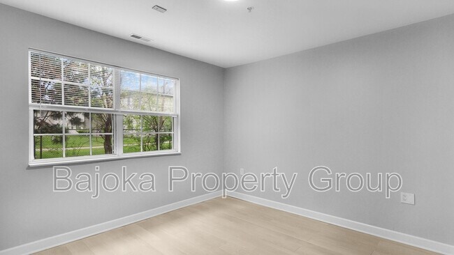Building Photo - 4434 Trumbull St