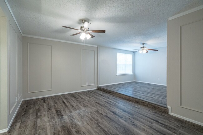 Building Photo - 1121 Via Del Rey