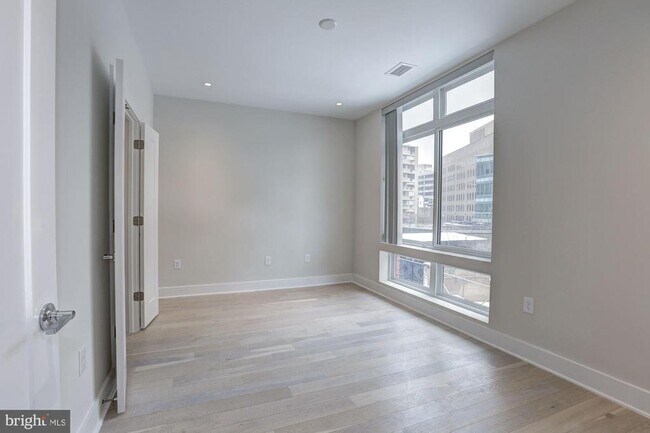 Building Photo - 1745 N St NW