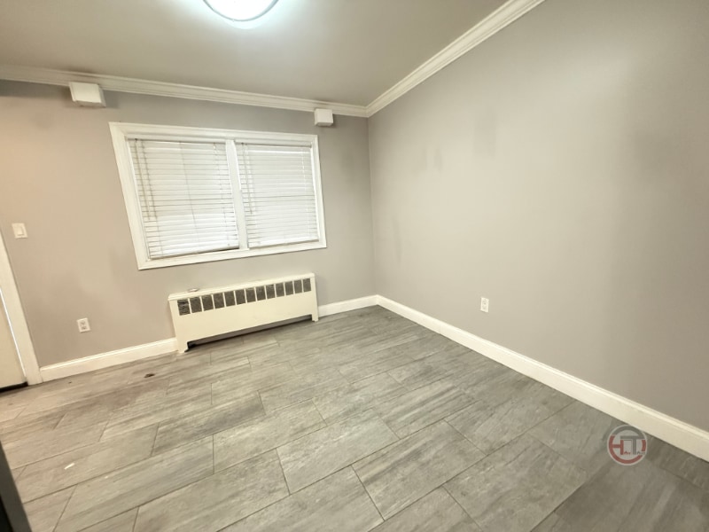 Building Photo - 1858 Hutchinson Riv Pkwy