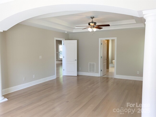 Building Photo - 364 Chuckwood Rd