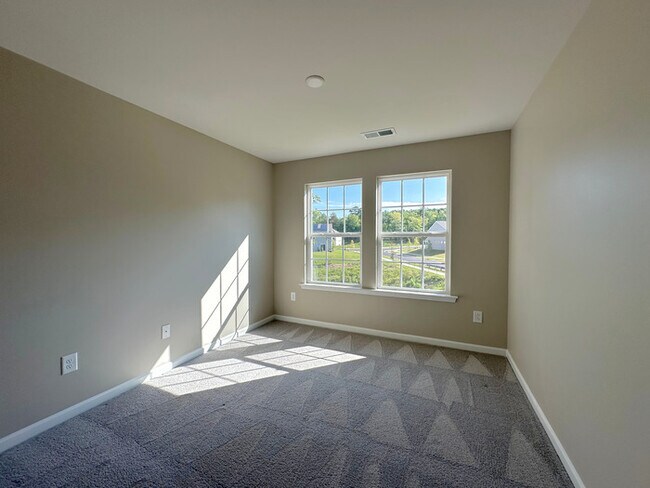 Building Photo - Spacious 4BR Home with Private Backyard Oasis