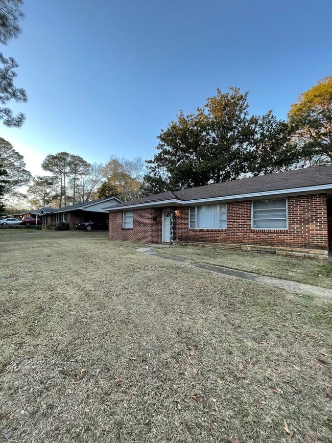 Building Photo - 3551 Cottonwood Dr