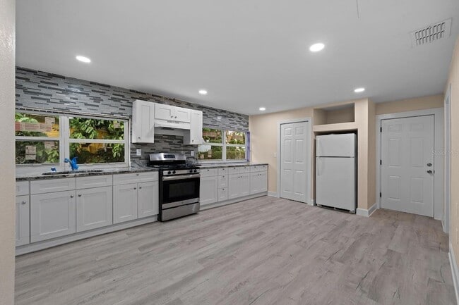 Building Photo - 2825 N Taliaferro Ave