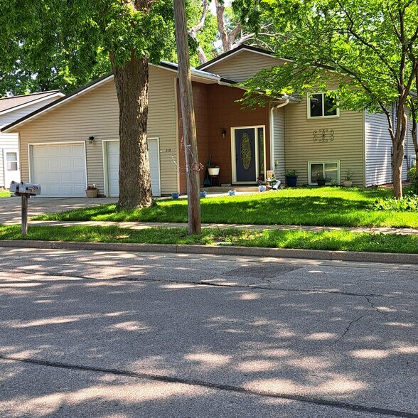 Primary Photo - 219 N Court St