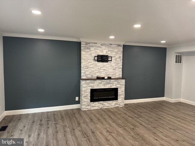 Building Photo - 813 Chesney Ln