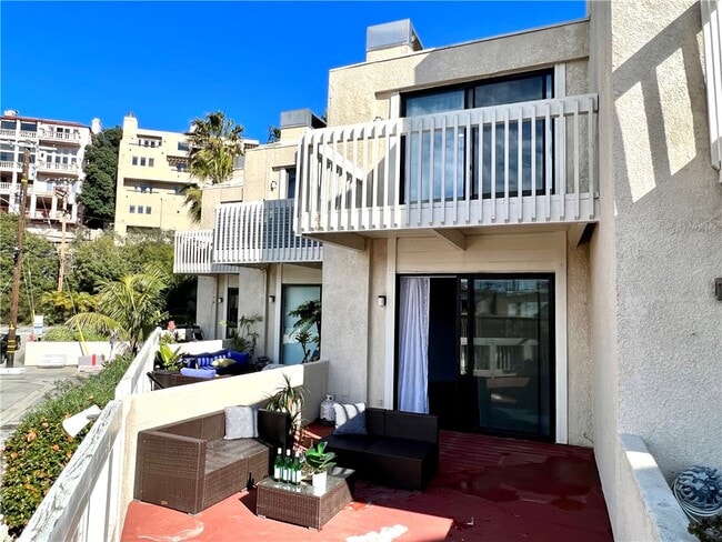 Building Photo - 7301 Vista Del Mar Vis