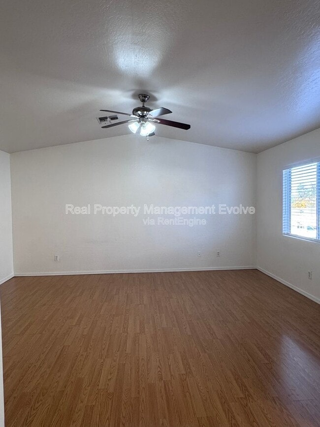 Building Photo - 3734 W Oregon Ave