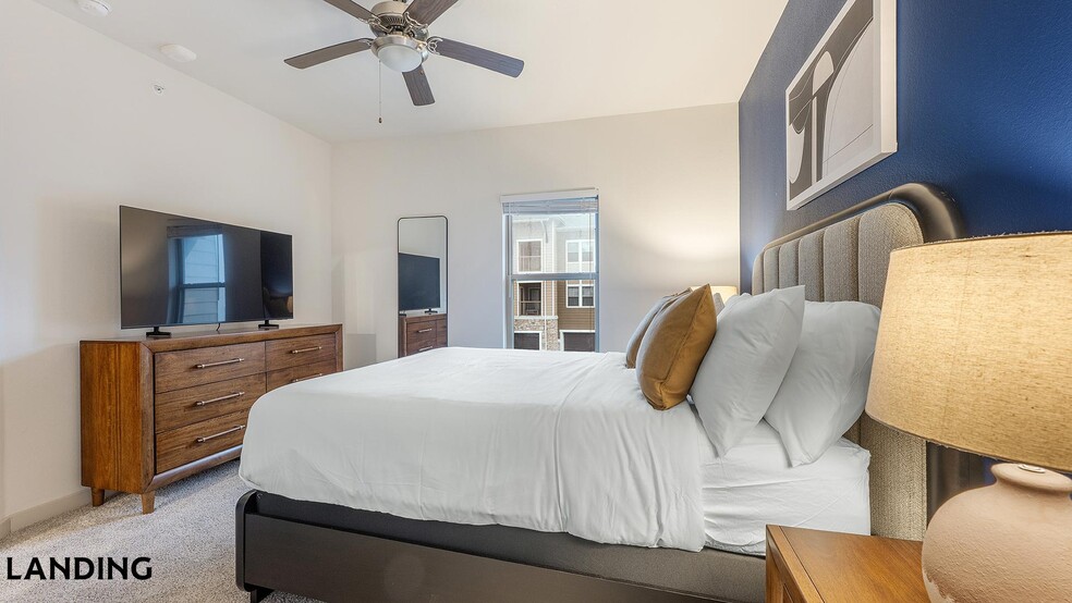 Building Photo - 2825 Main St