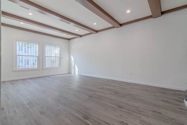 Building Photo - ogd400