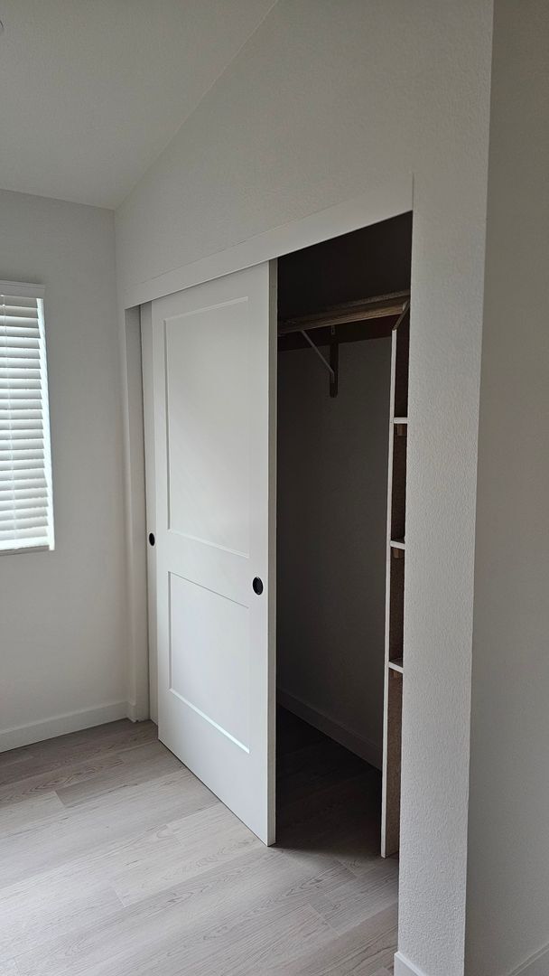 Building Photo - 376 Marna Dr