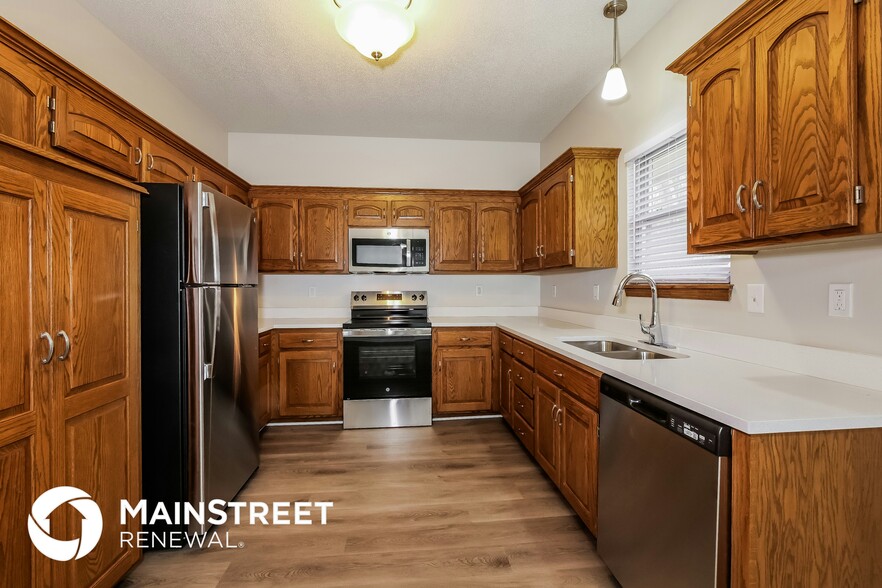 Building Photo - 10511 N Ditman Ave