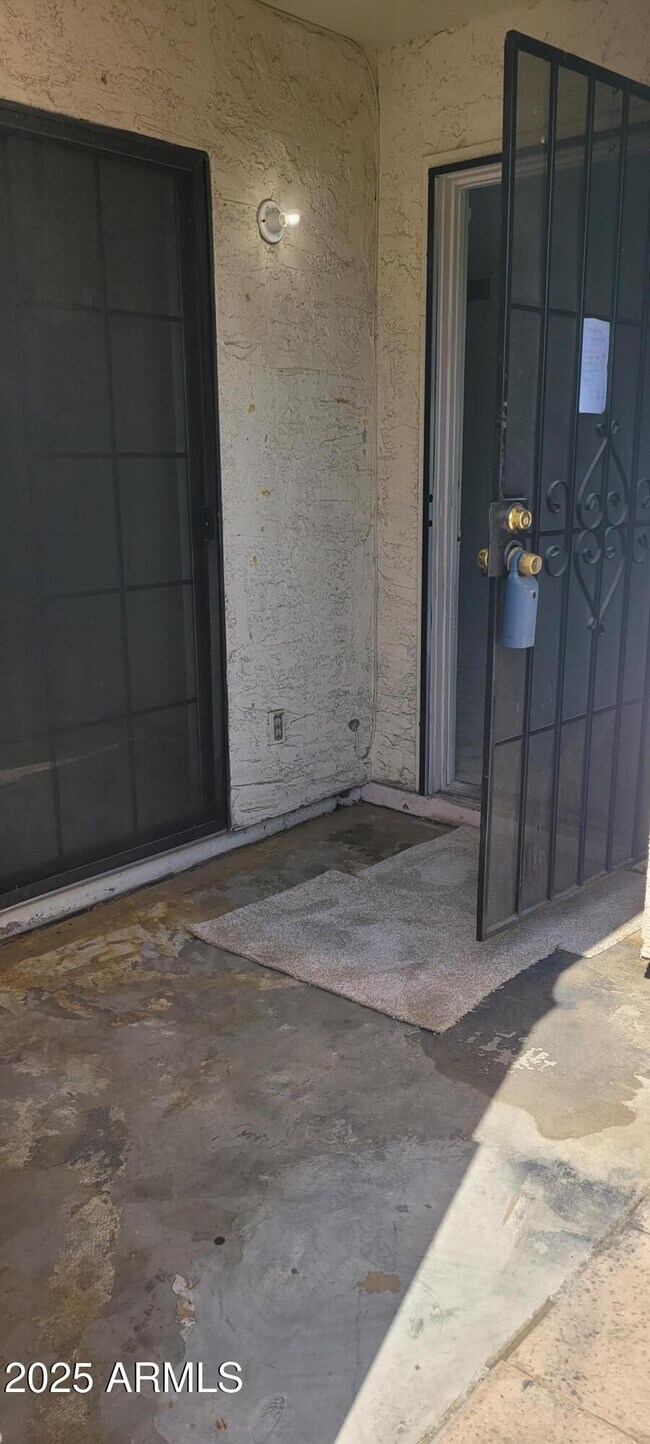 Building Photo - 3119 W Cochise Dr
