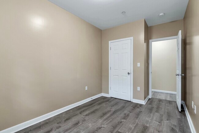 Building Photo - 202 Broadway