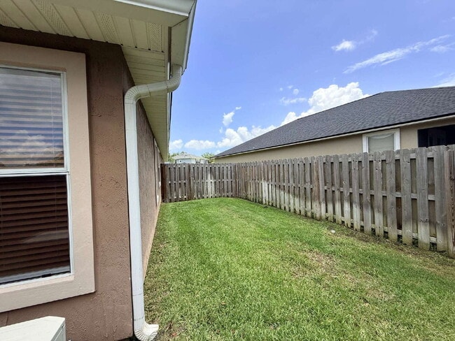 Building Photo - Samara Lakes Home with Fenced Yard