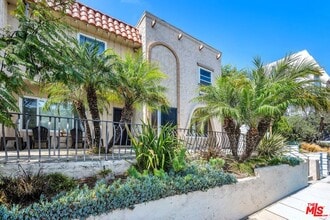 Building Photo - 8025 Redlands St