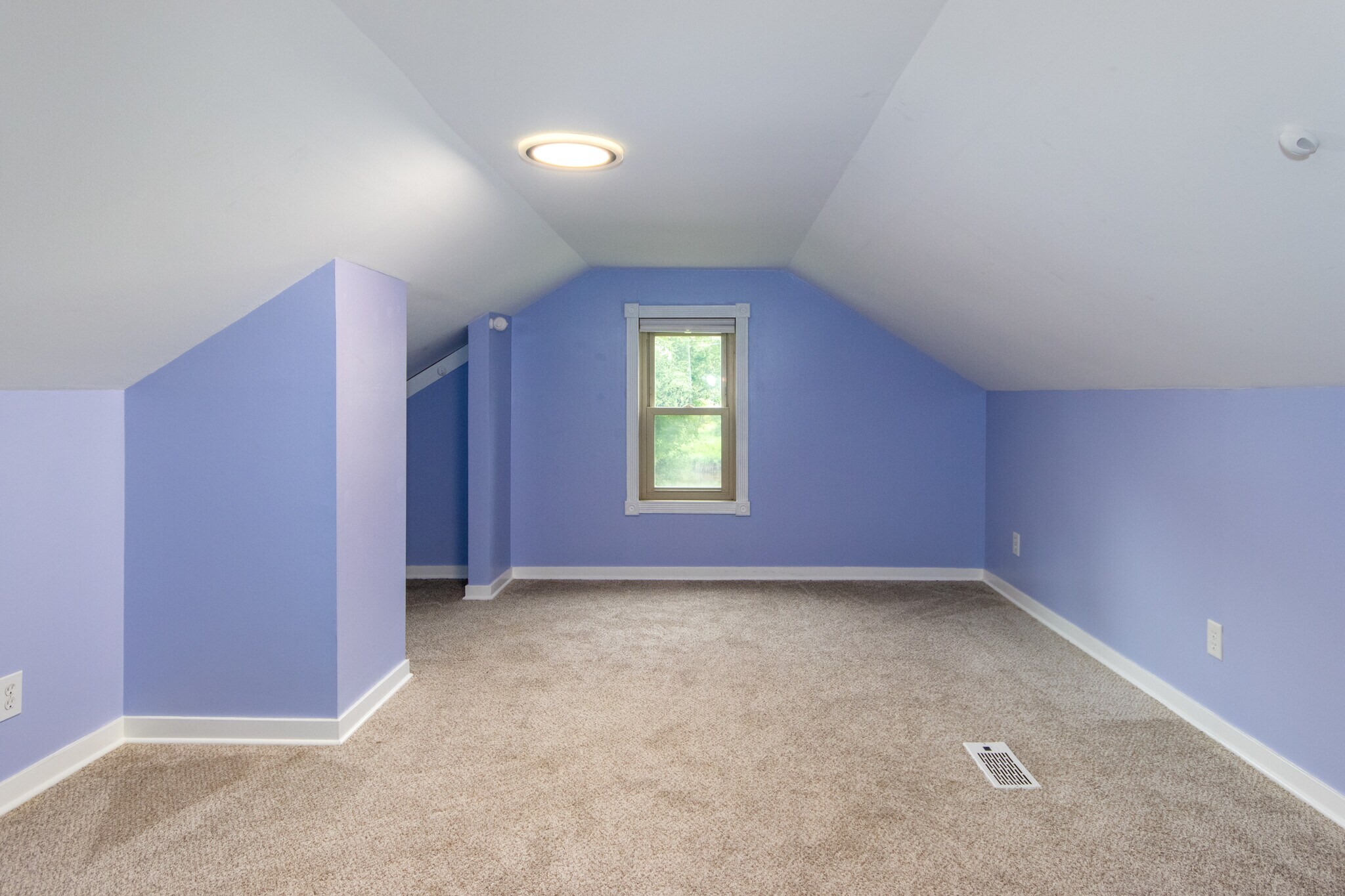 Building Photo - 7910 Shorewood Dr