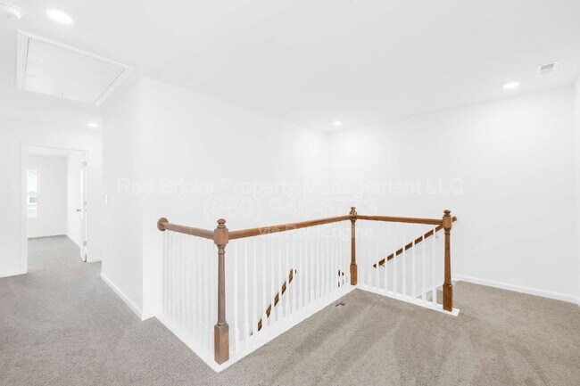 Building Photo - 790 Earhart St NW