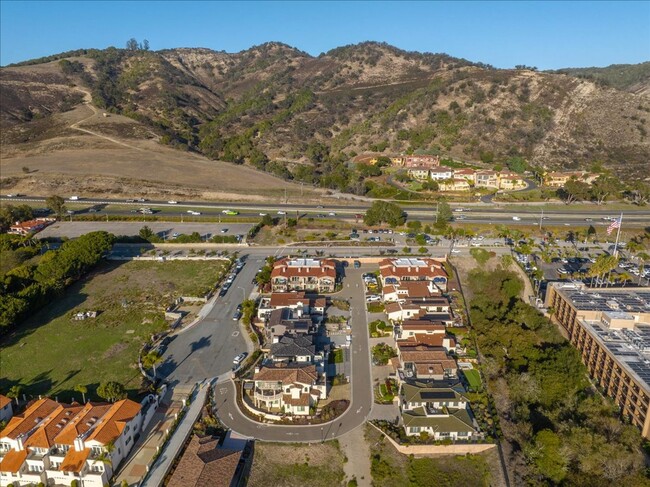 Building Photo - Furnished Townhome in Pismo Beach with Oce...