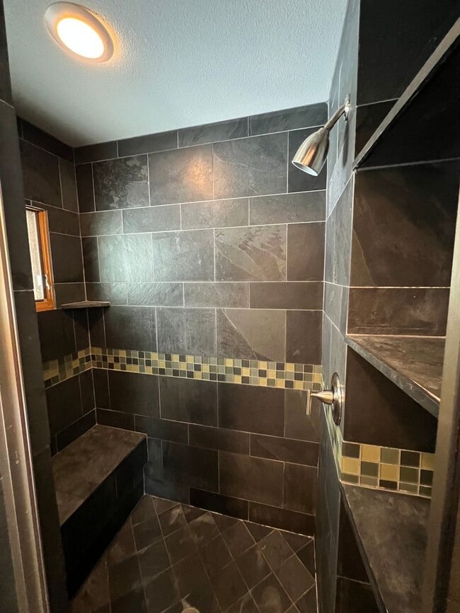 Building Photo - Luxury Home - Close to UT