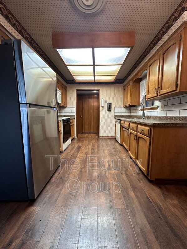 Building Photo - 1413 W Cambridge Ave