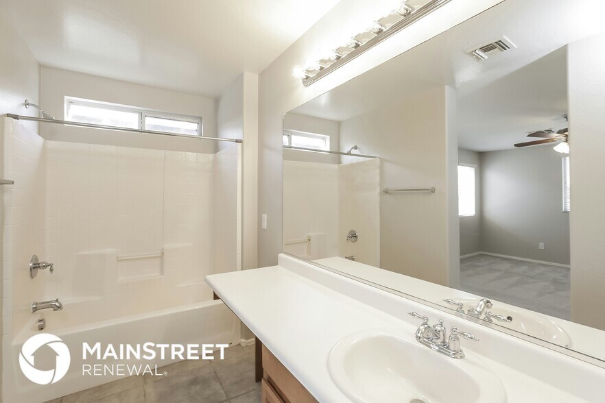 Building Photo - 5337 W Warner St