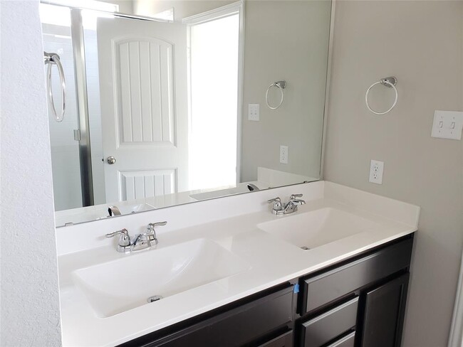 Building Photo - 118 Lullaby Dr