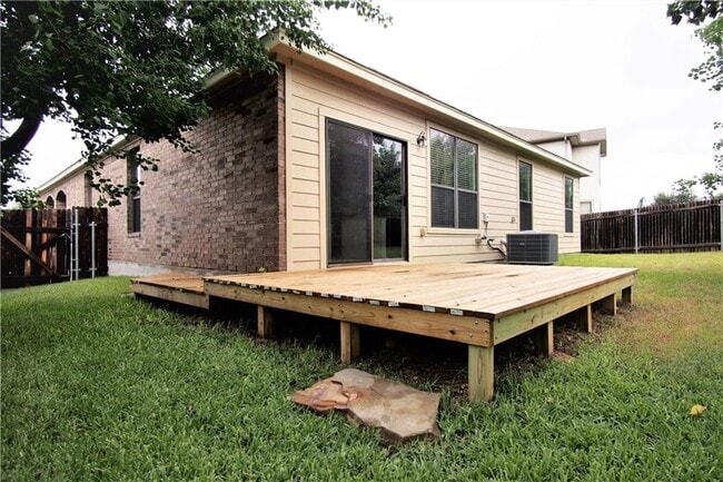 Building Photo - 2204 Old Sterling Rd